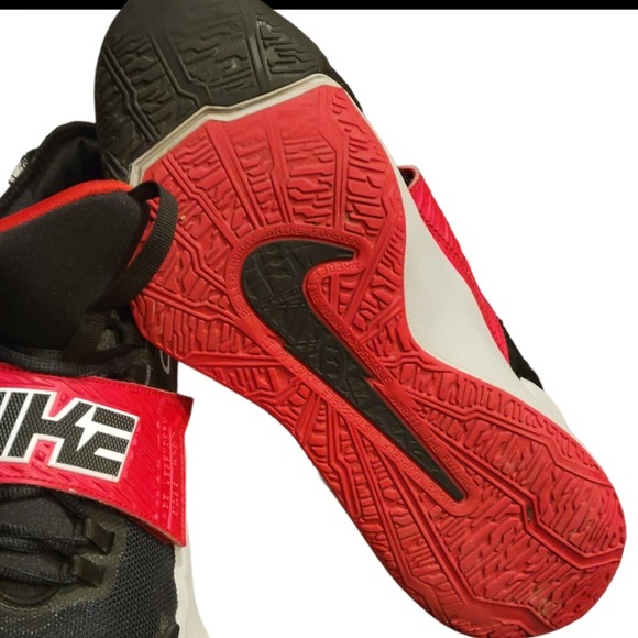 Nike Future Court 3 Black/gray/Red Boys Sneakers Shoes Size 7Y CT2866-008 - Picture 3 of 8